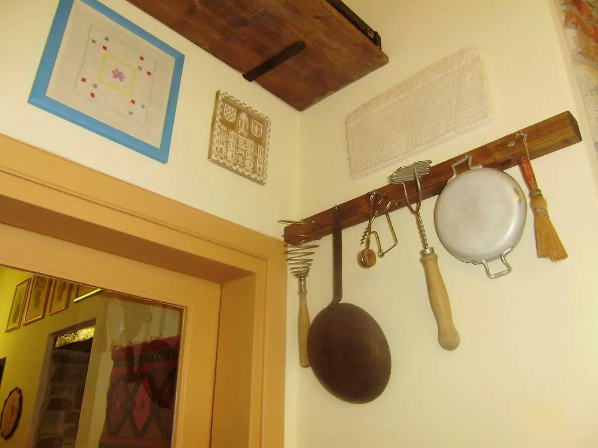 Anthea Rooms Split