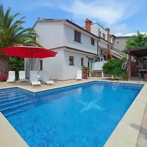 https://villa-kascuni.pula-hotels.org