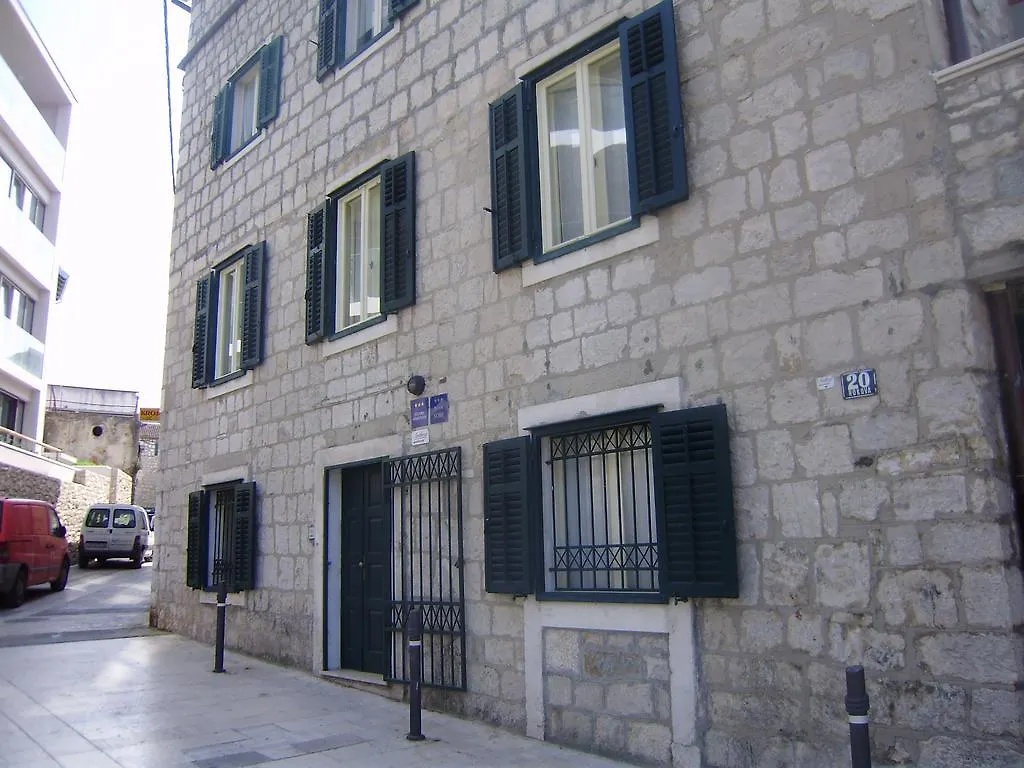 Anthea Rooms location