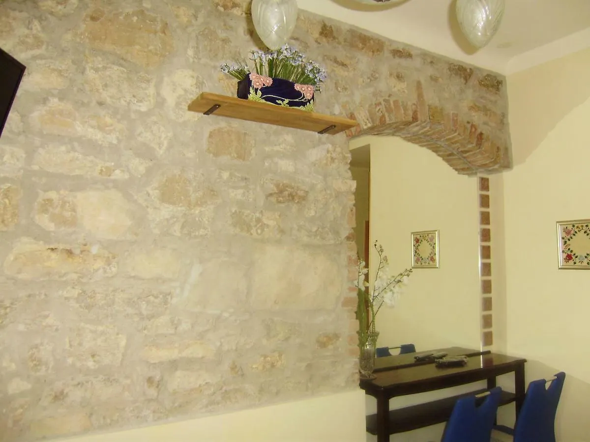 Anthea Rooms Split